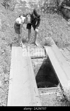 Ein mit Erdgas befeuerter Haushalt, Deutsches Reich 30er Jahre. Ein Gas beleuchteten Haushalt, Deutschland 1930. Stockfoto