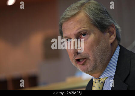 Brüssel, Belgien. 3. Oktober 2019. Europäischen Haushalt und Verwaltung der designierte Kommissar Johannes Hahn von Österreich nimmt an seiner Anhörung vor dem Europäischen Parlament. Stockfoto