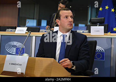 Brüssel, Belgien. 3. Oktober 2019. Europäische Umwelt- und Ozeane der designierte Kommissar Virginijus Sinkevicius von Litauen nimmt an seiner Anhörung vor dem Europäischen Parlament. Credit: ALEXANDROS MICHAILIDIS/Alamy leben Nachrichten Stockfoto