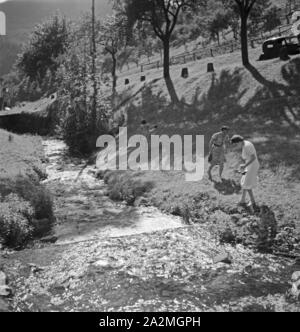 Und äh Höhle Luftkurort Bad Rippoldsau-Schapbach Im Schwarzwald, Deutschland, 1930er Jahre. Bei der Luftkurort Bad Rippoldsau-Schapbach im Schwarzwald, Deutschland der 1930er Jahre. Stockfoto