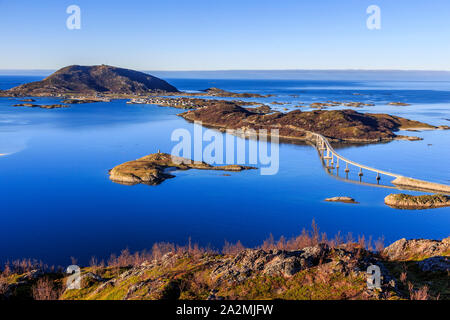 Sommaroy Straße Brücke zur Insel, kvaloya, Troms, Tromso, Norwegen Stockfoto
