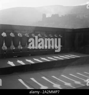 Blick im Dunst in das Schloss in Heidelberg, Deutschland 1930er Jahre. Misty Blick auf das Heidelberger Schloss, Deutschland 1930. Stockfoto