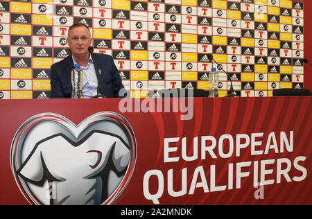 Windsor Park, Belfast, Nordirland, Großbritannien. 03. Okt 2019. Nordirland Manager Michael O'Neill nannte seine Mannschaft heute für die entscheidenden EM 2020-Qualifikationsspiel gegen die Niederlande (in Rotterdam am 10. Oktober) und einem internationalen Freundschaftsspiel gegen die Tschechische Republik (in Prag am 14. Oktober). Nordirland ist an zweiter Stelle, hinter Deutschland auf Ziel unterschied, in Gruppe C, während die Niederlande Dritter werden, drei Punkte hinter mit einem Spiel in der Hand. Credit: David Hunter/Alamy Leben Nachrichten. Stockfoto