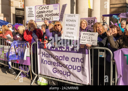 Manchester. Oktober 2019: Waspi-Frauen gegen staatliche Rente Ungerechtigkeit protestieren gegen Konservative Konferenz Stockfoto