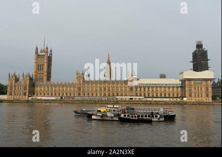 London, Großbritannien. 3. Okt, 2019. Foto am Okt. 3, 2019 zeigt die Houses of Parliament in London, Großbritannien. Der britische Premierminister Boris Johnson forderte die Politiker im Unterhaus Donnerstag den neuen Vorschlägen, die er in Brüssel vorgelegt hat den Weg für Großbritannien zu ebnen der Europäischen Union am 31. Oktober zu verlassen. Credit: Ray Tang/Xinhua/Alamy leben Nachrichten Stockfoto