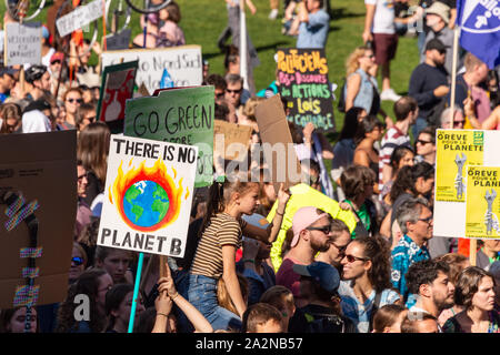 Montreal, CA - 27. September 2019: Mehr als 500 000 Menschen nehmen an den Montreal Klima März. Stockfoto