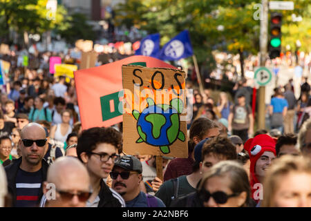 Montreal, CA - 27. September 2019: Mehr als 500 000 Menschen nehmen an den Montreal Klima März. Stockfoto