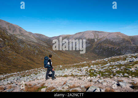 Lairig Ghru Route entlang, im Herzen des Cairngorms National Park Schottland, das zu den Teufeln Punkt Braeriach Ben Macdui und Engel Peak führt Stockfoto