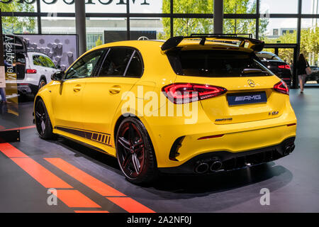 FRANKFURT, Deutschland - September 10, 2019: Neue 2020 Mercedes-AMG 45 S 4Matic + Sportwagen auf der Frankfurter Automobilausstellung IAA 2019 präsentiert. Stockfoto