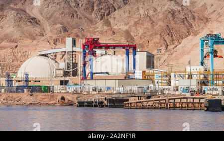 Aqaba, Jordanien - Mai 17, 2018: Aqaba Container Terminal, port Gebäude, Kräne und Container Stockfoto