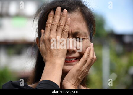 Eine Filipina Oma und Depression Stockfoto