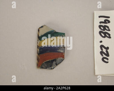 Roman, Schüssel Rim Fragment, 1.Jahrhundert V.CHR., Band Glas Technik, geformt, Gesamt: 1 3/8 × 7/8 × 1/8 Zoll (3,5 × 2,2 × 0,3 cm Stockfoto