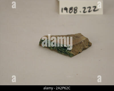 Roman, Schüssel Fragment, 1. Jahrhundert CE, Mosaiktechnik, Moulded Glass, Gesamt: 2×1 1/4 × 3/8 Zoll (5,1 × 3,2 × 1 cm Stockfoto