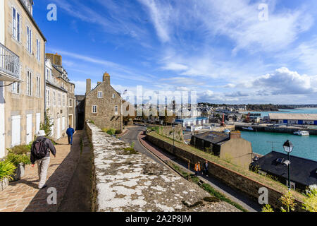 Frankreich, Manche, Cotentin, Granville, Gasse in der Oberen Stadt // Frankreich, Calvados (50), Cotentin, Granville, ruelle dans la Haute Ville Stockfoto