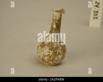 Roman, Flasche, Ende 3./Anfang des 4. Jahrhunderts, Glas, H.2 7/8 (7,3 cm) Durchm. 1 5/8" (4.1 cm Stockfoto