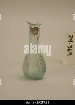 Roman, Unguentarium, 1. Jahrhundert AD, Glas, H.3 x D.1 1/4 in Stockfoto