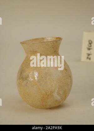 Roman, Becher, 4. Jahrhundert AD, Glas, H.2 7/8 (7,3 cm) Durchm. 2 1/2 (6,3 cm Stockfoto