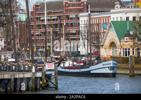 Rotterdam, Niederlande, dem Fluss Nieuwe Maas, Veerhaven Hafenbecken mit alten hölzernen Segelschiffe, Stockfoto