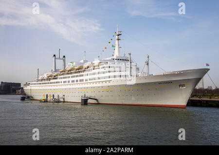 Rotterdam, Niederlande, dem Fluss Nieuwe Maas, ehemaligen Passagier Hapag-dampfer, die Holland America Lijn, SS Rotterdam, jetzt ein Hotel Schiff, Conference Center Stockfoto