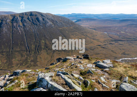 Lairig Ghru Route entlang, im Herzen des Cairngorms National Park Schottland, das zu den Teufeln Punkt Braeriach Ben Macdui und Engel Peak führt Stockfoto