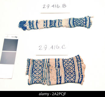 Islamische, ägyptischen, gestrickte Socken mit vereinfachten Inschriften, 11./12. Centruy, Baumwollfaden,. C: 15,5 x 9 cm. (6 1/8 x 3 1/2 in. Stockfoto