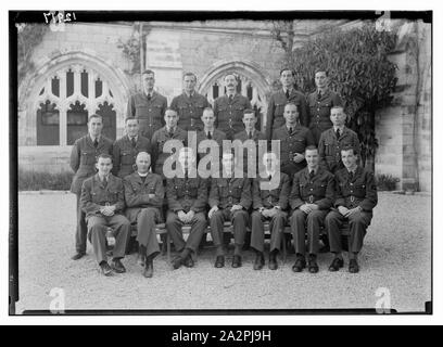 R.A.F. d. h., Royal Air Force Chor von St. George's Cathedral, Dez. 26, 1943 für Padre mit Meistern Stockfoto