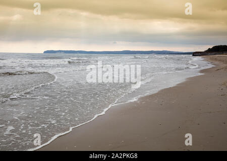 Dunkle Wolken über der Küste von Prora, Binz, Insel Rügen Stockfoto