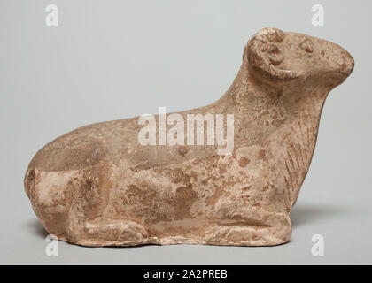 Unbekannt (Chinesisch), Ram, 618/906, 3 1/8 x 5 in Stockfoto