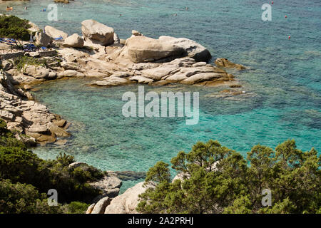 Idyllischer Strand der Baja Sardinia, Sardinien, Italien Stockfoto