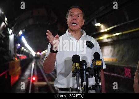 Gouverneur Andrew Cuomo Besuch des L Projekt tunnel Rehabilitation, New York, USA - 29 Sep 2019 - Gouverneur Cuomo und leitende MTA Führung Tour die Co Stockfoto