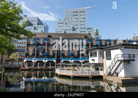 Die Innenstadt von Rotterdam, Niederlande, Häuser an einem Kanal, Leben am Wasser, Lombardkade, Stockfoto