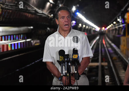 Gouverneur Andrew Cuomo Besuch des L Projekt tunnel Rehabilitation, New York, USA - 29 Sep 2019 - Gouverneur Cuomo und leitende MTA Führung Tour die Co Stockfoto