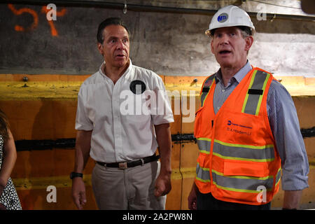 Gouverneur Andrew Cuomo Besuch des L Projekt tunnel Rehabilitation, New York, USA - 29 Sep 2019 - Gouverneur Cuomo und leitende MTA Führung Tour die Co Stockfoto