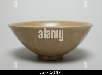 Unbekannt (Chinesisch), Schüssel, 960/1279, Porcelaneous Steinzeug, Höhe: 2 cm. (7,3 cm Stockfoto