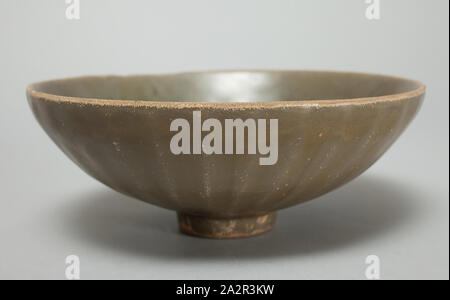 Unbekannt (Chinesisch), Schüssel, 960/1279, Porcelaneous Steinzeug, Höhe: 2 cm. (6,7 cm Stockfoto