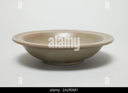 Unbekannt (Chinesisch), Schüssel, 960/1279, Porcelaneous Steinzeug, Höhe: 1 cm. (3,5 cm Stockfoto