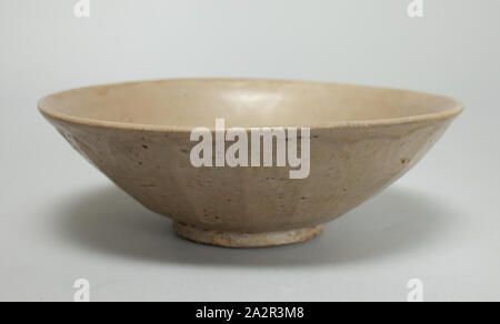 Unbekannt (Chinesisch), Schüssel, 960/1279, Steinzeug, Höhe: 2 cm. (5,4 cm Stockfoto