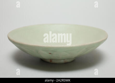 Unbekannt (Chinesisch), Schüssel, 960/1279, Celadon, porcelaneous Steinzeug, Höhe: 1 cm Stockfoto