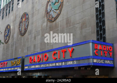 Detail, durchbrochenen Plaque, Tanz, Drama und Lied, Radio City Musik Hall, das Rockefeller Center, New York City Stockfoto