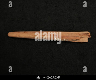 Ägyptische, Bug Fragment, 1800/1700 BC, geschnitzt aus Holz, 4 3/4" Stockfoto