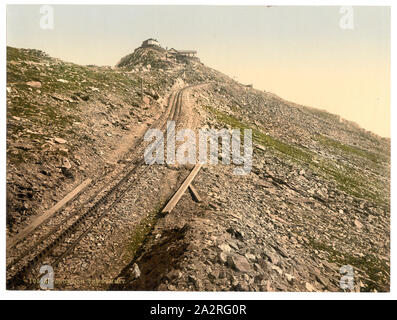 Eisenbahn, auf dem Gipfel, Snowdon, Wales; Teil: Blick auf Landschaft und Architektur in Wales im Photochrom print Collection.; Titel von den Detroit Publishing Co., Katalog J - Ausland Abschnitt. Detroit, Mich.: Detroit fotografische Begleitung, 1905.; Stockfoto