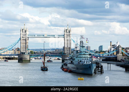 HMS. Belfast Cruiser und Tower Bridge in 07. September 2019. London (UK) Stockfoto