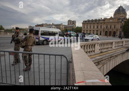 Paris, Frankreich. 3. Oktober 2019. Polizei Hauptquartier angegriffen Credit: EDOUARD MONFRAIS/Alamy leben Nachrichten Stockfoto