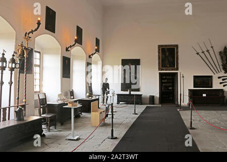 CASTA, SLOWAKEI - 31. AUGUST 2019: das Innere der mittelalterlichen Cerveny Kamen (Rot Stown) Schloss. Großer Saal Stockfoto