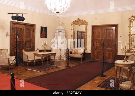 CASTA, SLOWAKEI - 31. AUGUST 2019: das Innere der mittelalterlichen Cerveny Kamen (Rot Stown) Schloss. Möbeln. Stockfoto