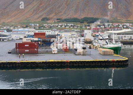 Isafjordur, Island - 26. September 2019: Die industriellen Teil des Hafens. Stockfoto