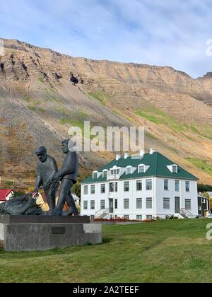 Isafjordur, Island - 26. September 2019: Kultur Haus und eine Bibliothek. Stockfoto