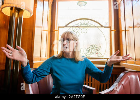 Sankt Petersburg, Russland - 29. März 2019. Die amerikanische Schauspielerin und Sängerin Joanna Stingray während in einem Interview im Hotel "Europa". Stockfoto