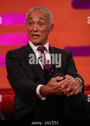 Andrew Ridgeley während der Dreharbeiten für die Graham Norton Show auf BBC Television Centre, Studioworks 6 Wood Lane, London, auf BBC One am Freitag Abend gelüftet zu werden. Stockfoto