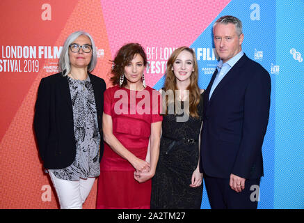 (Von links nach rechts) Christine Molloy, Orla Brady, Ann Skelly und Joe Lawlor an der Rose spielt Julie Weltpremiere als Teil des BFI London Film Festival am Vue Kino in London. Stockfoto